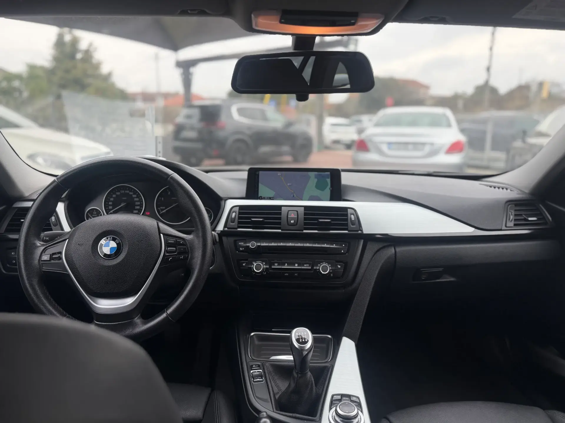 BMW 318 Touring Efficient Dynamics 10