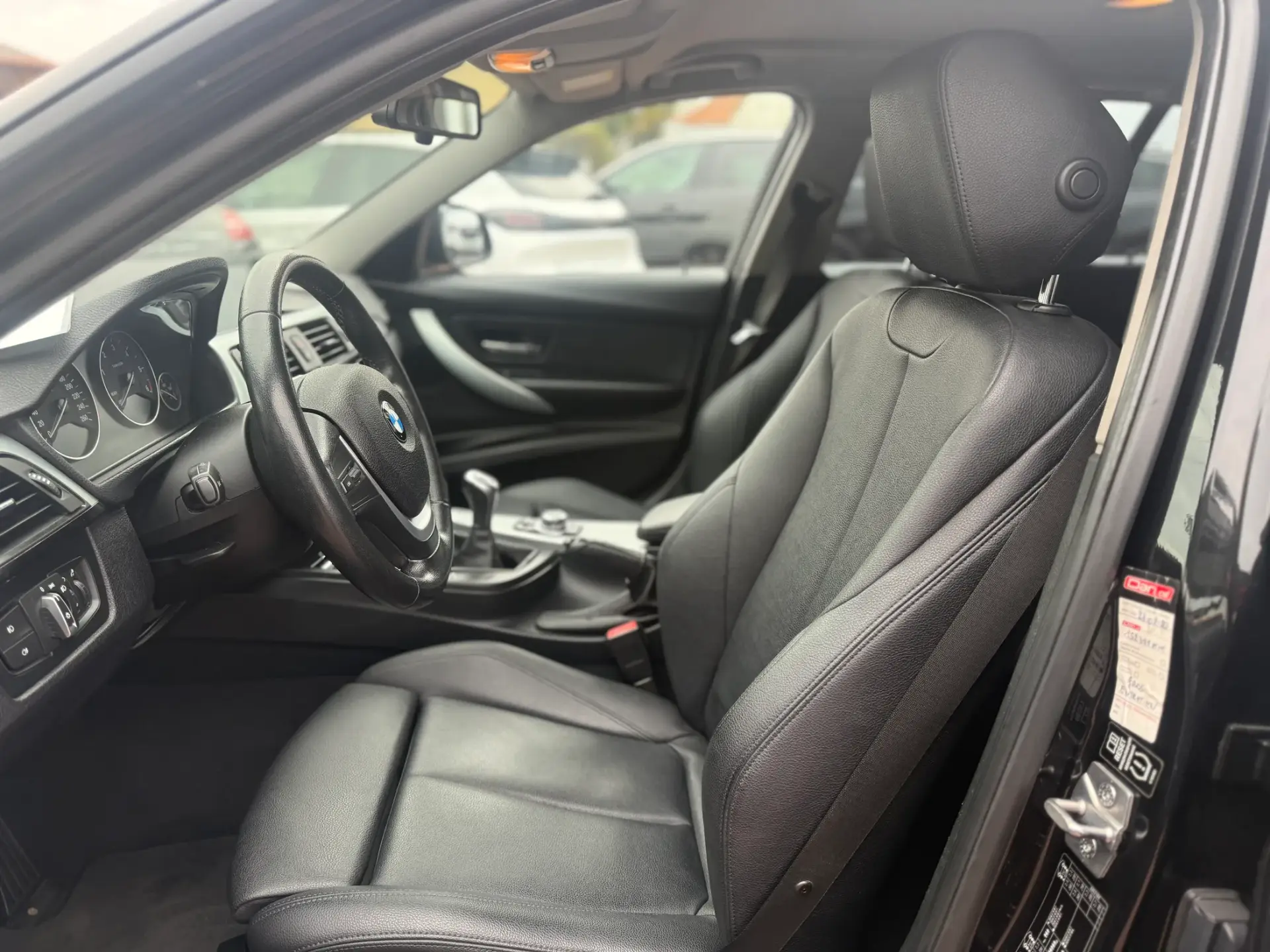 BMW 318 Touring Efficient Dynamics 16