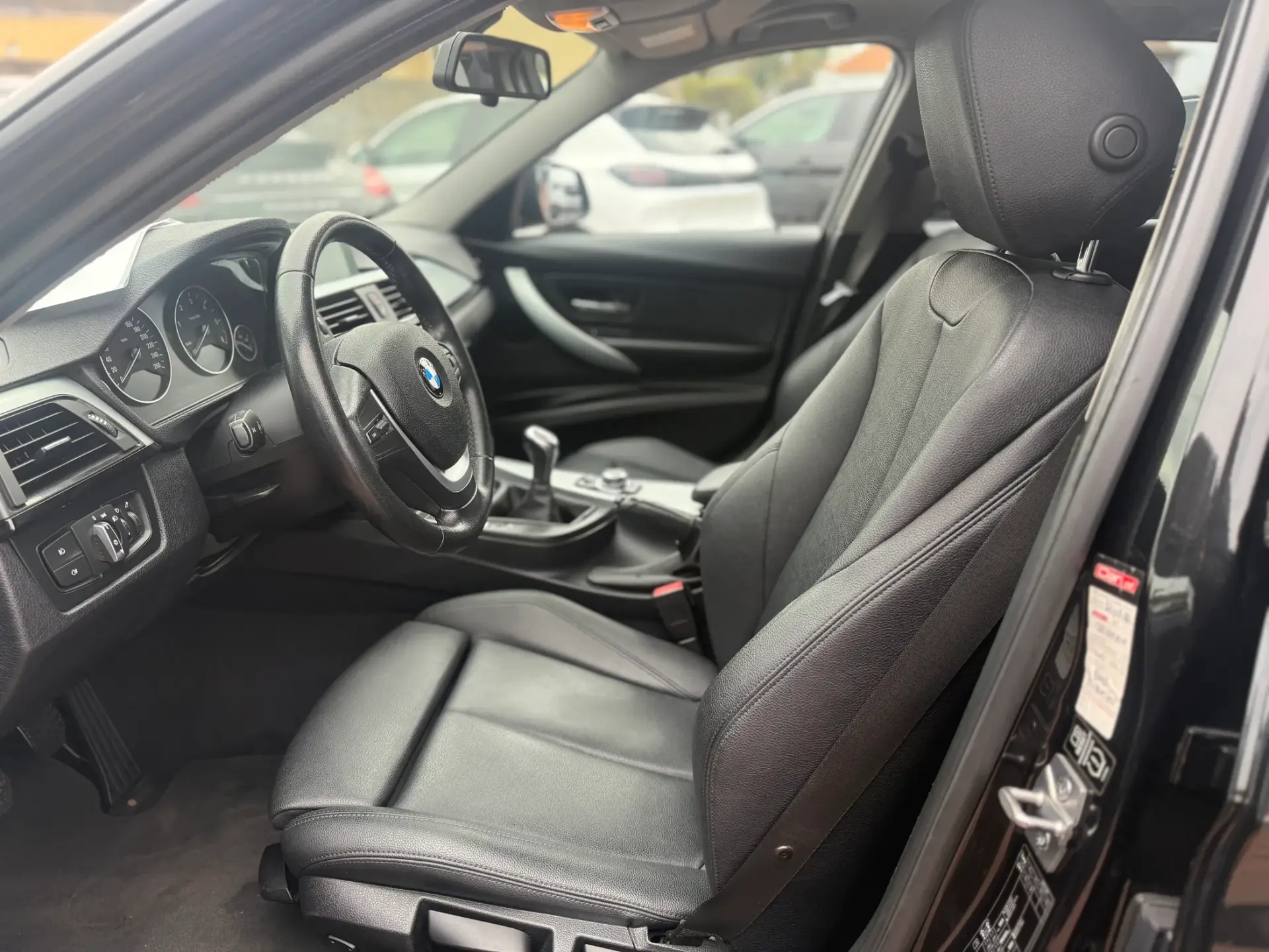 BMW 318 Touring Efficient Dynamics 17