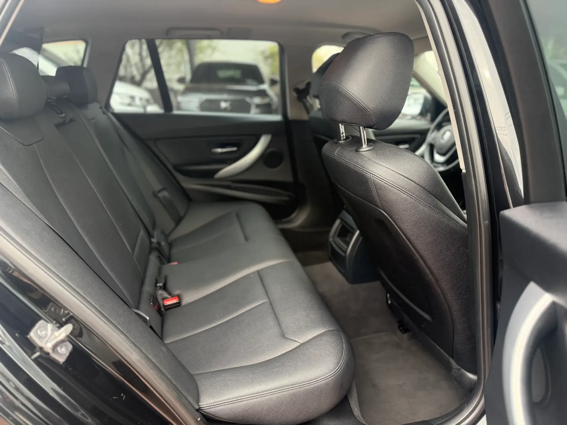 BMW 318 Touring Efficient Dynamics 18