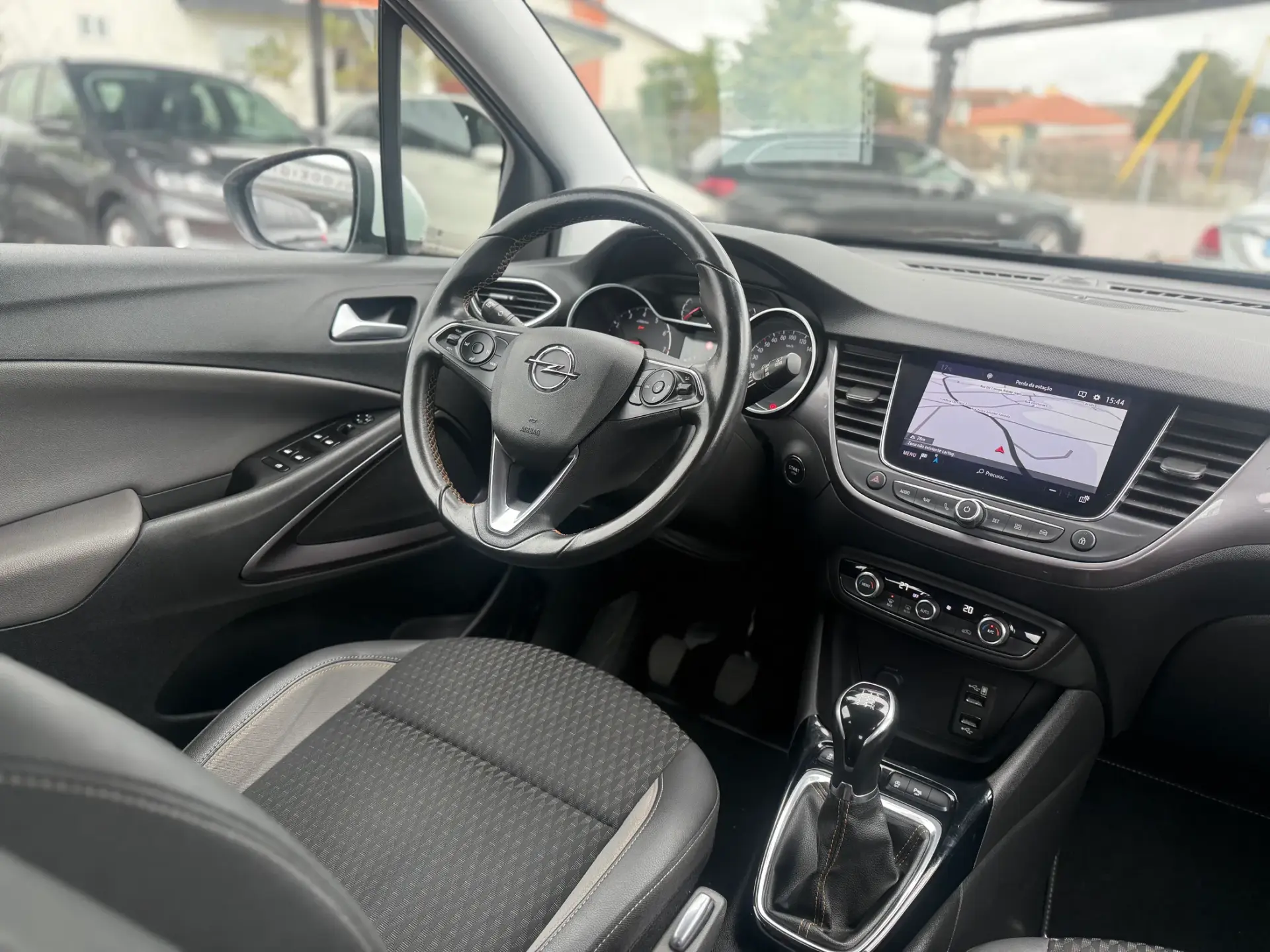 Opel Crossland X 1.2 T Innovation 8