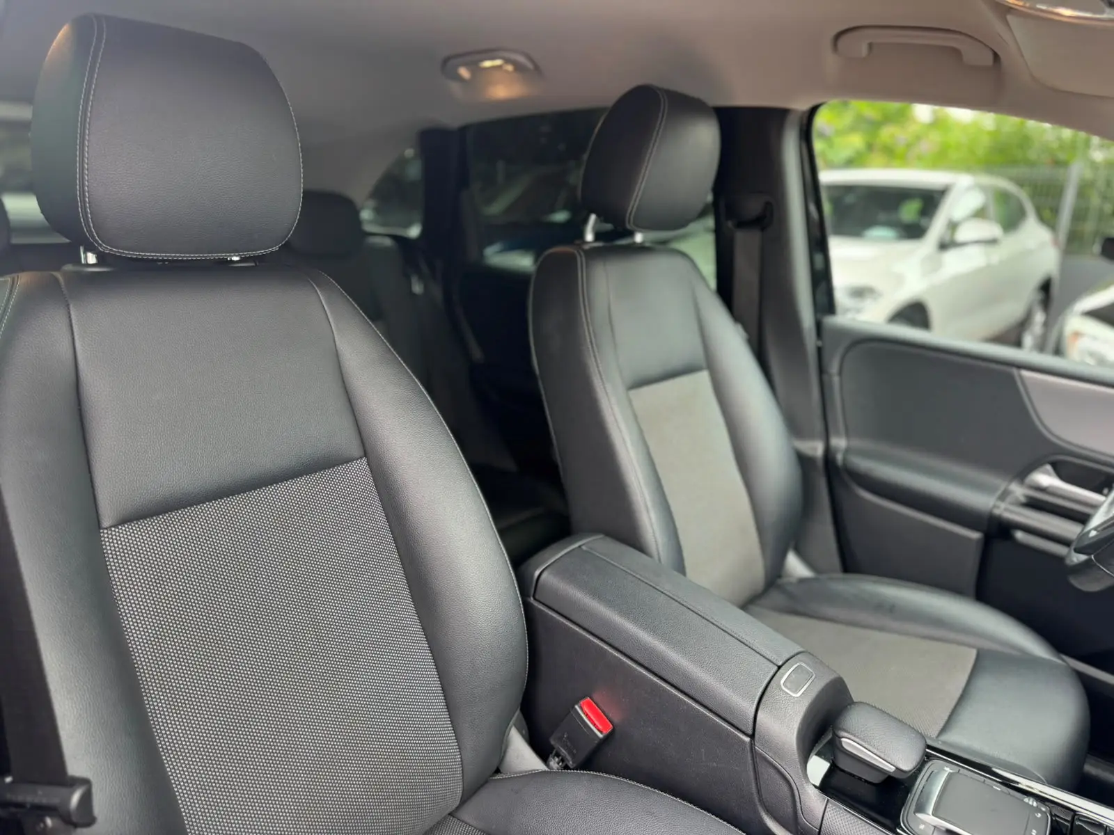 Mercedes-Benz B 200 d 8G-DCT 22