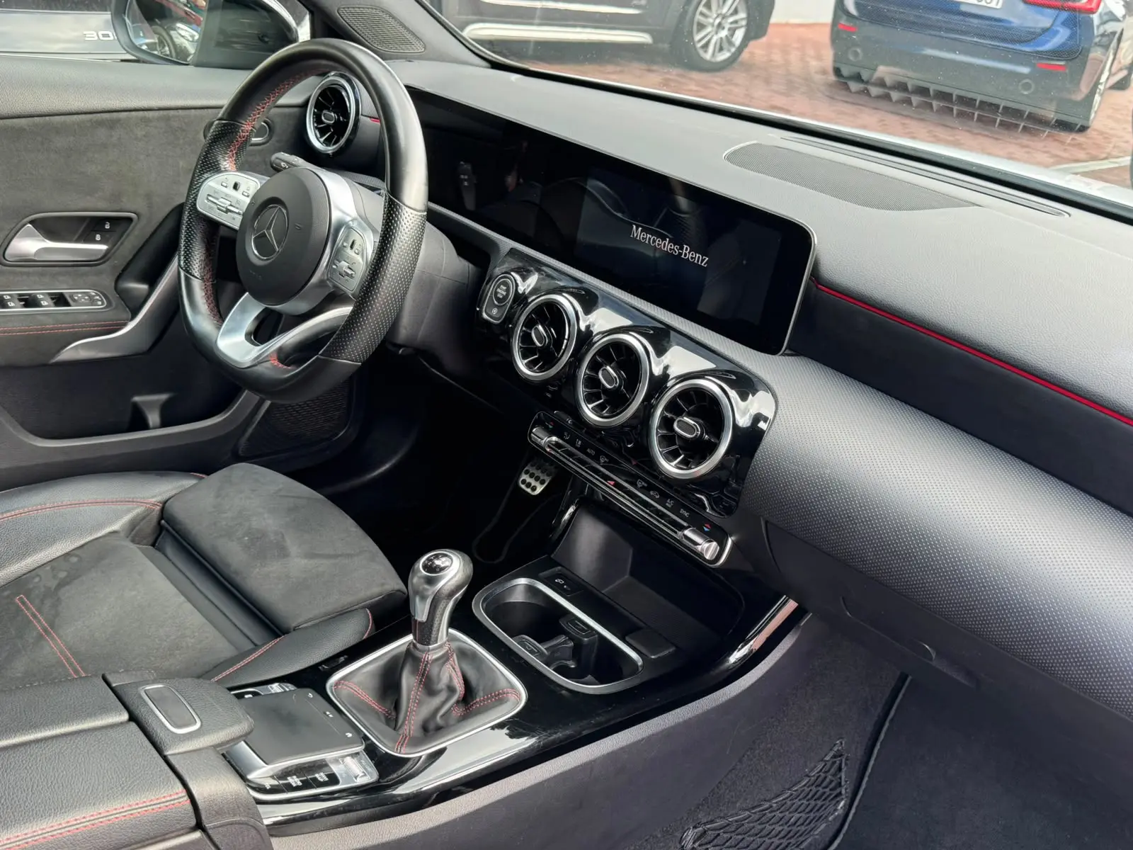 Mercedes-Benz A 180 AMG Line 14