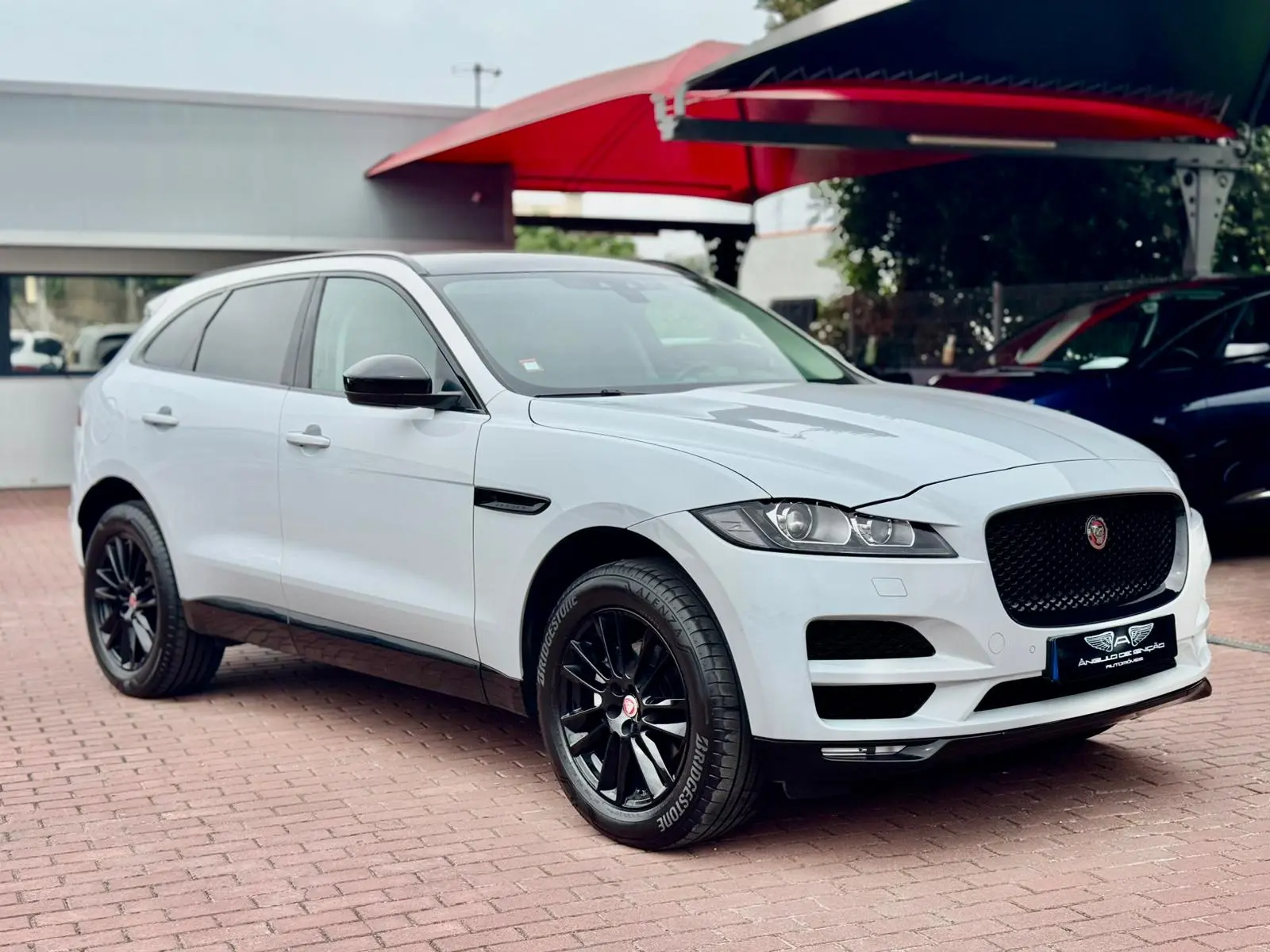 Jaguar F-Pace 20d R-Sport 9