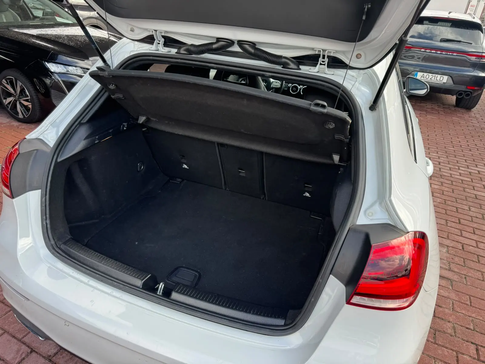 Mercedes-Benz A 180 AMG Line 12