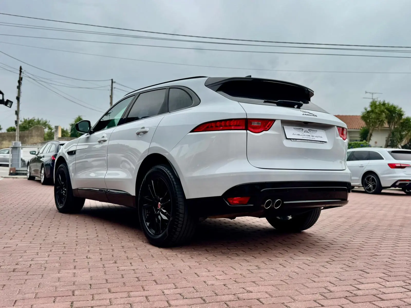 Jaguar F-Pace 20d R-Sport 13