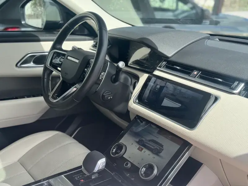 Land Rover Range Rover Velar 2.0 D200 AWD Dynamic SE 15