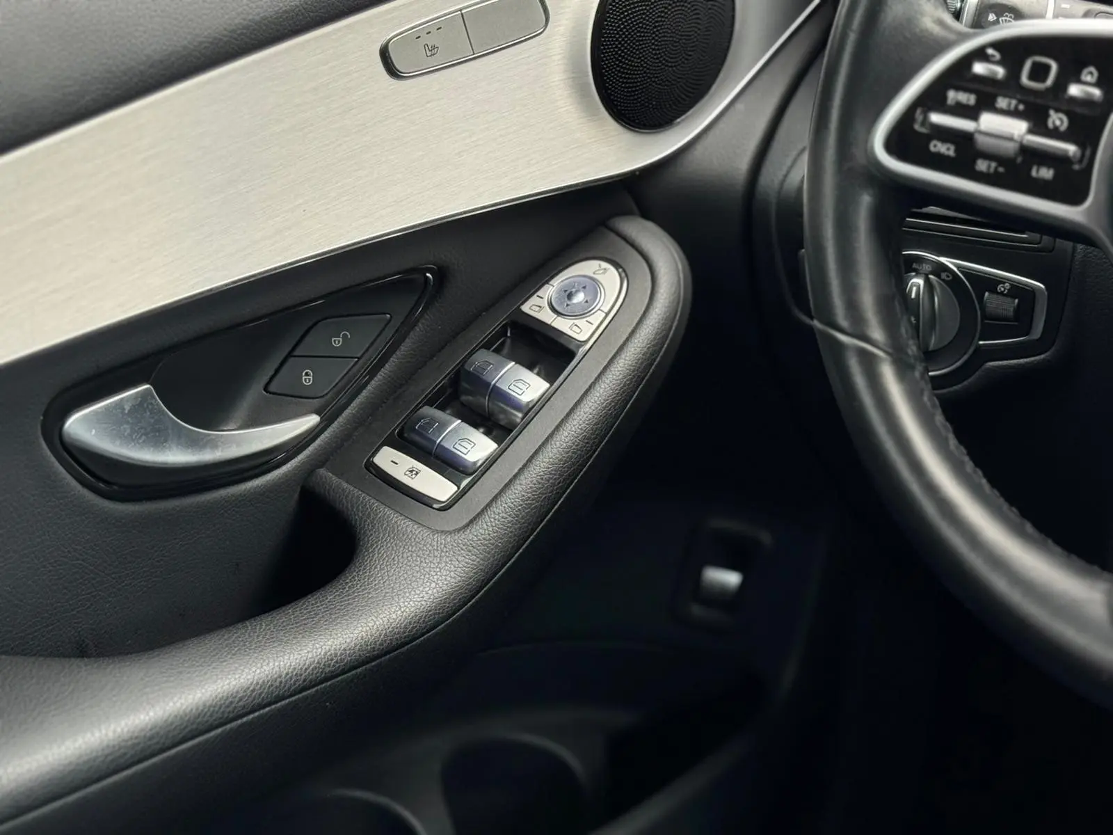 Mercedes-Benz GLC 300 de 4Matic 9G-TRONIC Exclusive 17