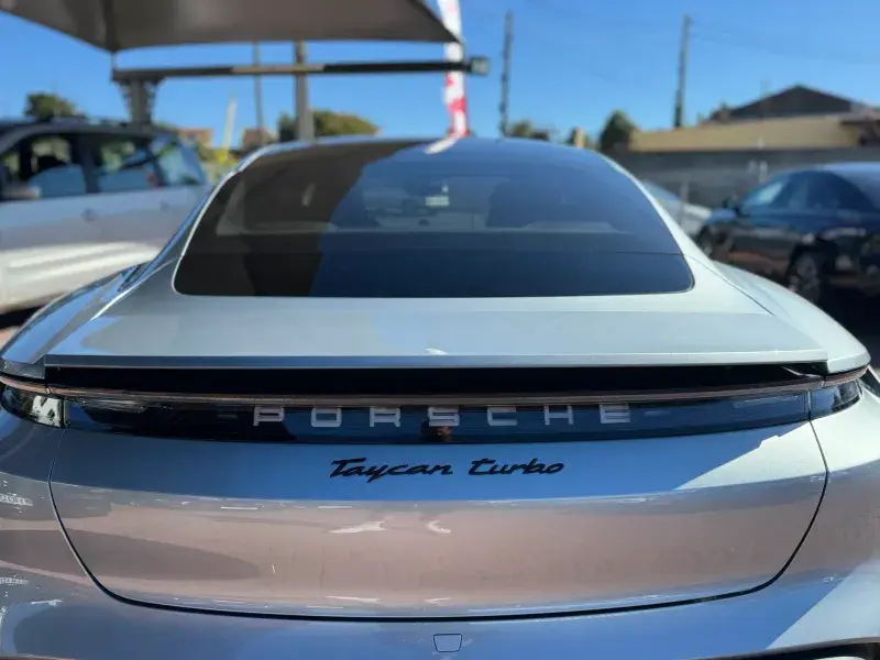 Porsche Taycan Turbo 5