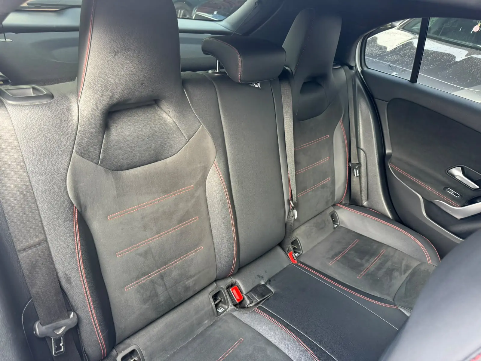 Mercedes-Benz A 180 AMG Line 16