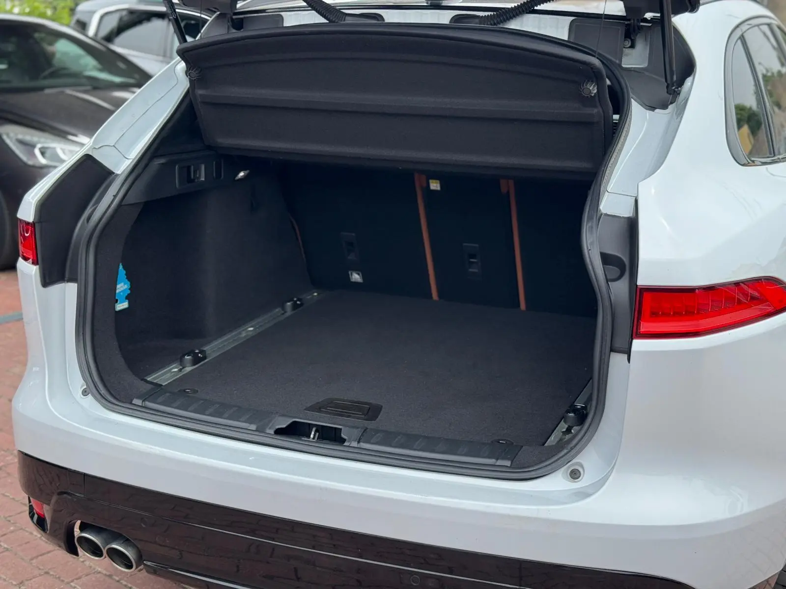Jaguar F-Pace 20d R-Sport 14