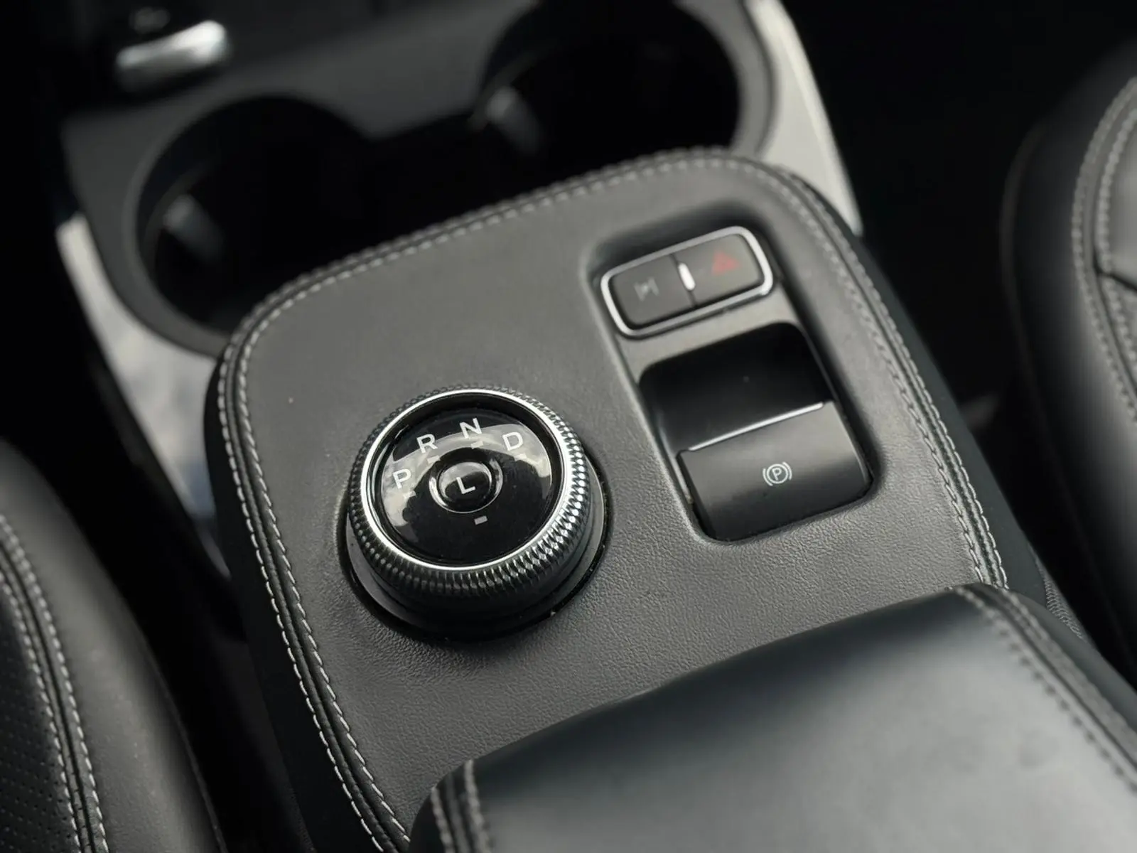 Ford Mustang Mach-E AWD 17