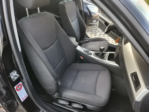 BMW 318 d Touring 21