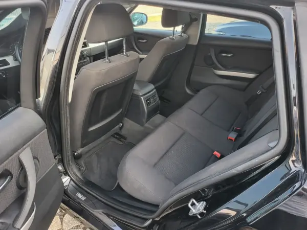 BMW 318 d Touring 22