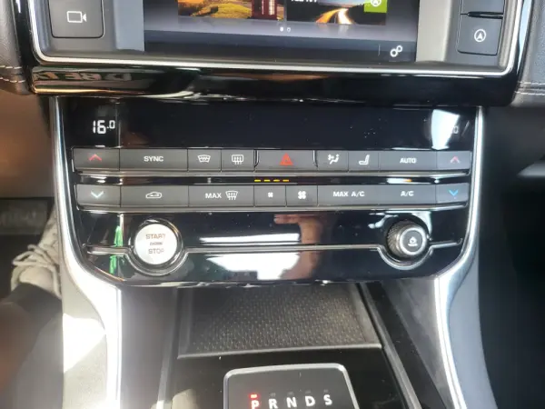 Jaguar XE 2.0 D R-Sport AWD Aut. 27