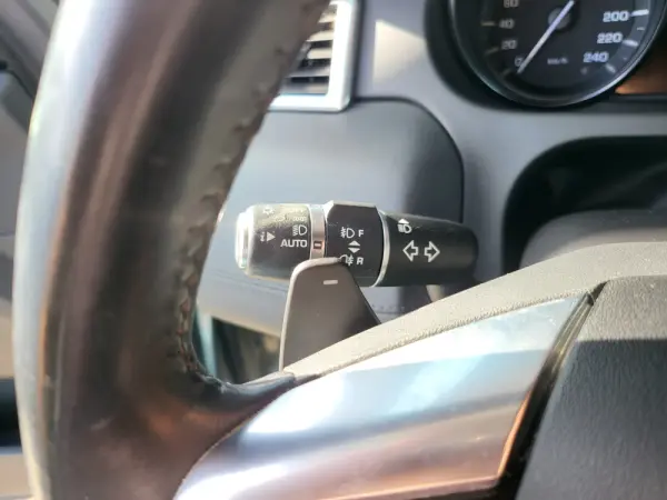 Land Rover Discovery Sport 2.0 TD4 HSE Luxury 7L Auto 10