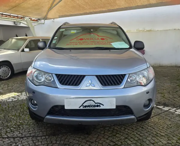 Mitsubishi Outlander 2.0 DI-D Instyle 4WD 2