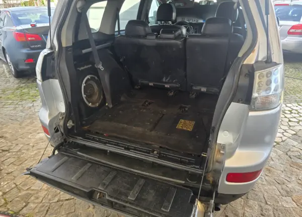 Mitsubishi Outlander 2.0 DI-D Instyle 4WD 8