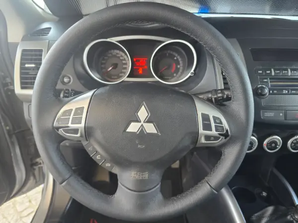 Mitsubishi Outlander 2.0 DI-D Instyle 4WD 17