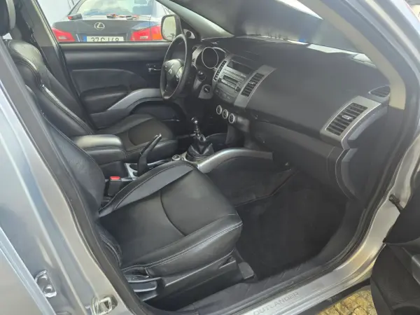 Mitsubishi Outlander 2.0 DI-D Instyle 4WD 22