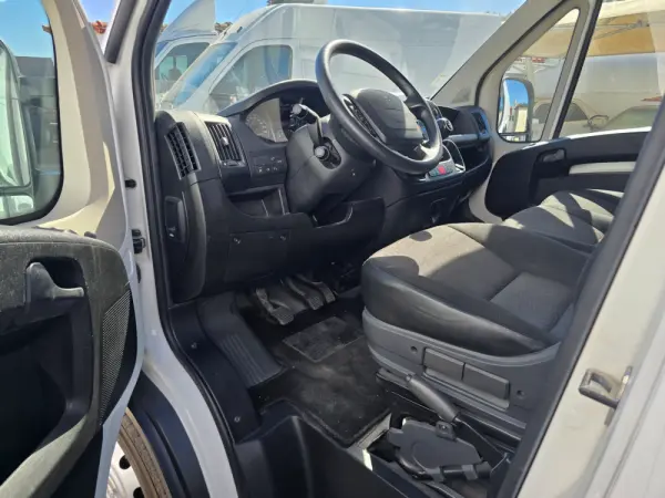 Peugeot Boxer 2.2 BlueHDi 330 L2H2 11