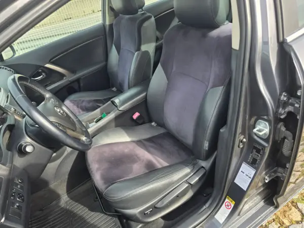 Toyota Avensis 2.0 D-4D 8