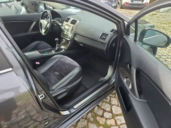 Toyota Avensis 2.0 D-4D 17