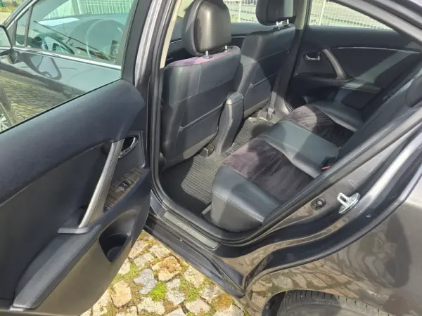 Toyota Avensis 2.0 D-4D 19