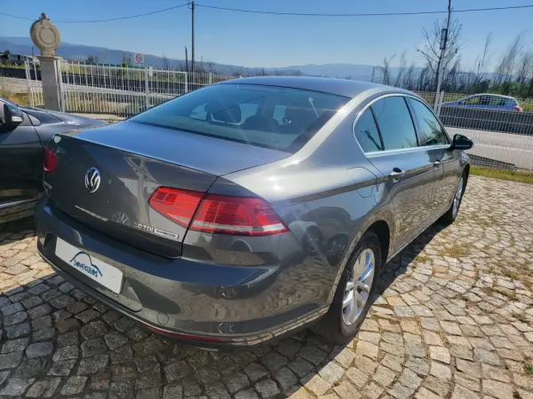 Volkswagen Passat 2.0 TDi Confortline DSG 4