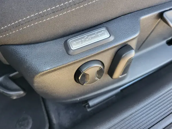 Volkswagen Passat 2.0 TDi Confortline DSG 11