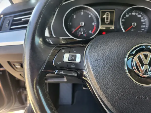 Volkswagen Passat 2.0 TDi Confortline DSG 14