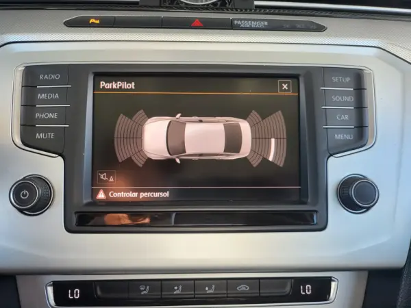 Volkswagen Passat 2.0 TDi Confortline DSG 17