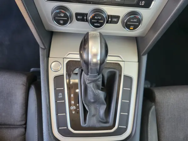 Volkswagen Passat 2.0 TDi Confortline DSG 19