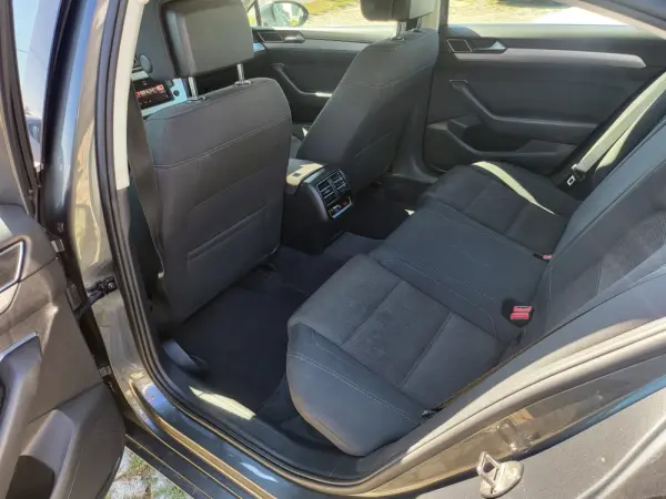 Volkswagen Passat 2.0 TDi Confortline DSG 24