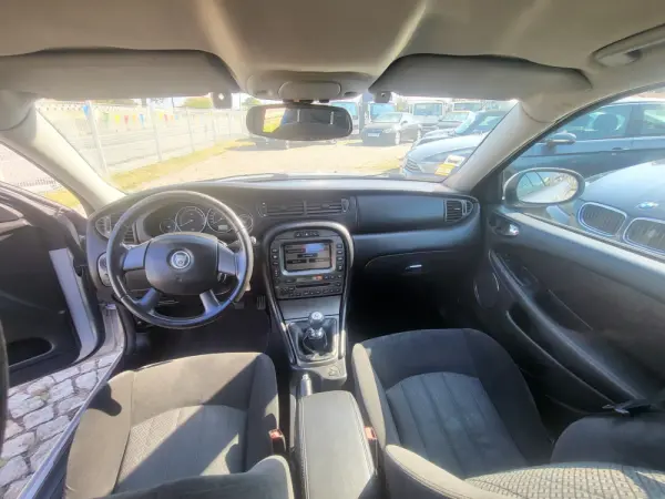 Jaguar X-Type 2.0 D Classic 19