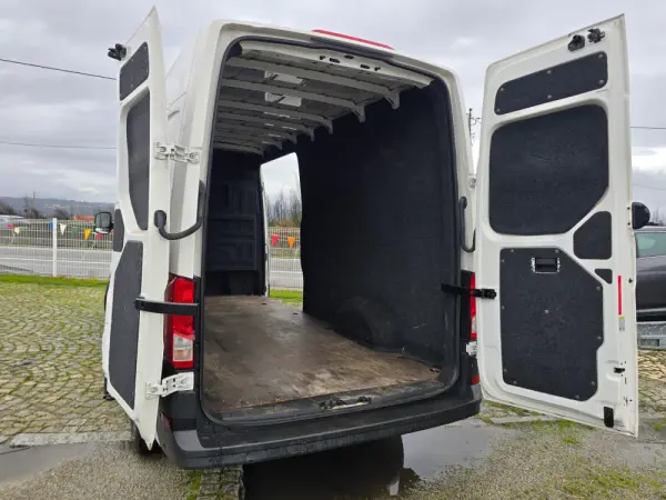 Volkswagen Crafter 35 2.0 TDI L3H3 Médio Tecto Alto 6