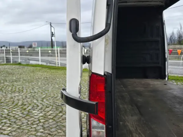 Volkswagen Crafter 35 2.0 TDI L3H3 Médio Tecto Alto 8