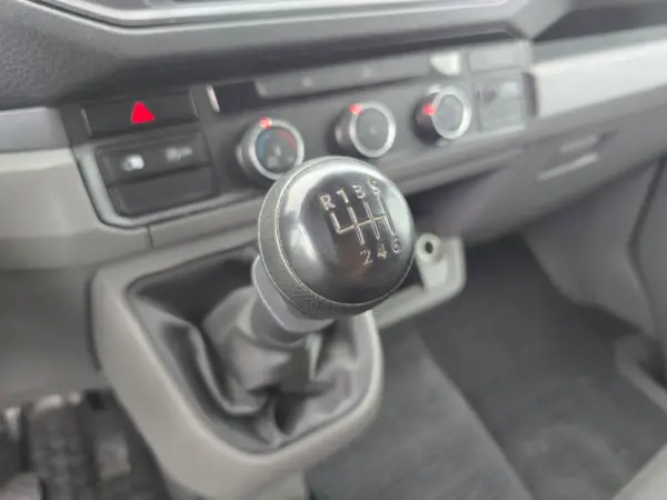 Volkswagen Crafter 35 2.0 TDI L3H3 Médio Tecto Alto 17