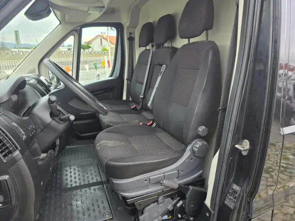 Citroen Jumpy 2.0 BlueHDi M Confort Semi-Vidrado 11