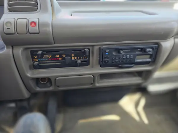 Isuzu NKR 69 LL-5D 14