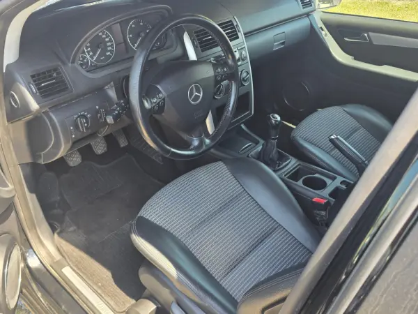 Mercedes-Benz A 160 CDI AVNTGARDE 7