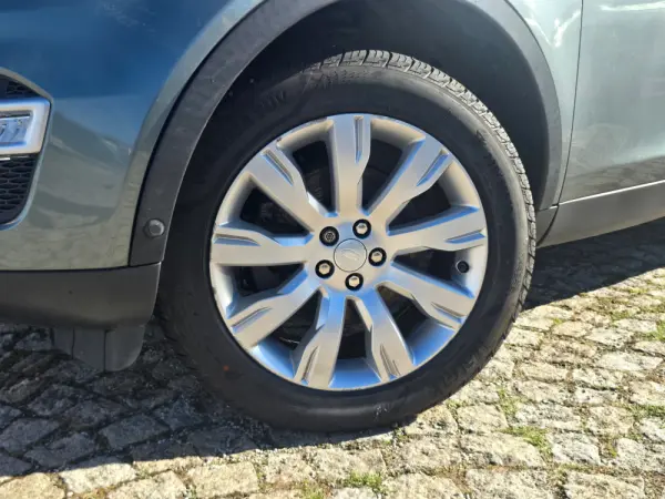 Land Rover Discovery Sport 2.0 TD4 HSE Luxury 7L Auto 3