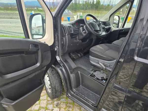 Citroen Jumpy 2.0 BlueHDi M Confort Semi-Vidrado 10