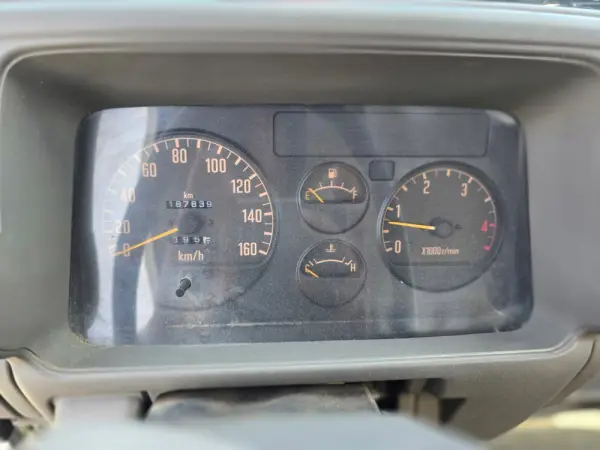 Isuzu NKR 69 LL-5D 11