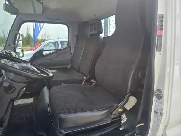 Mitsubishi Fuso Canter 9C18 4