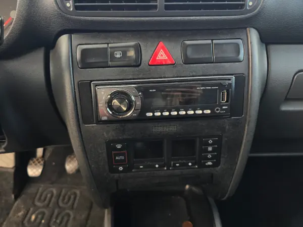 Audi A3 1.9 TDI Attraction 13