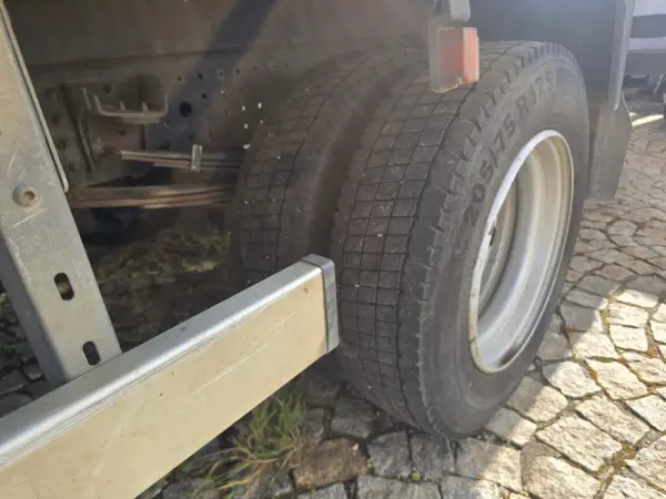 Mitsubishi Fuso Canter 9C18 20