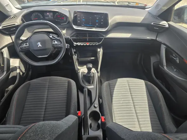 Peugeot 2008 Benzin 100 Allure 21