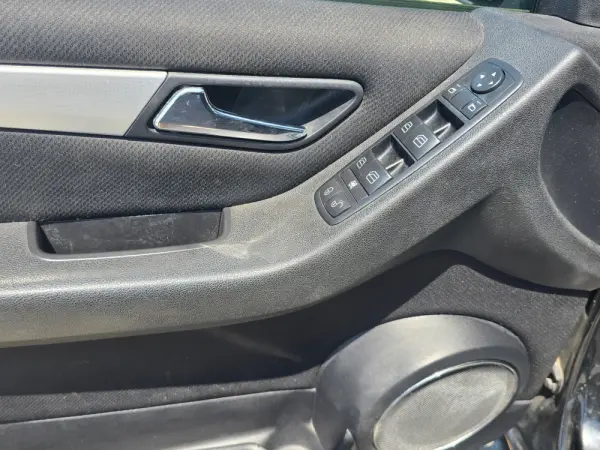 Mercedes-Benz A 160 CDI AVNTGARDE 9