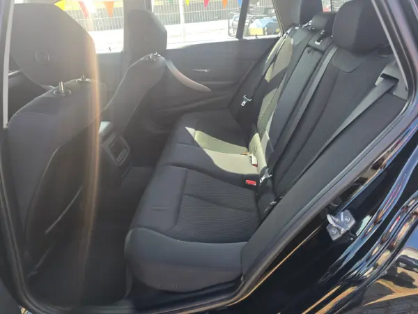 BMW 318 d Auto Line Modern 22